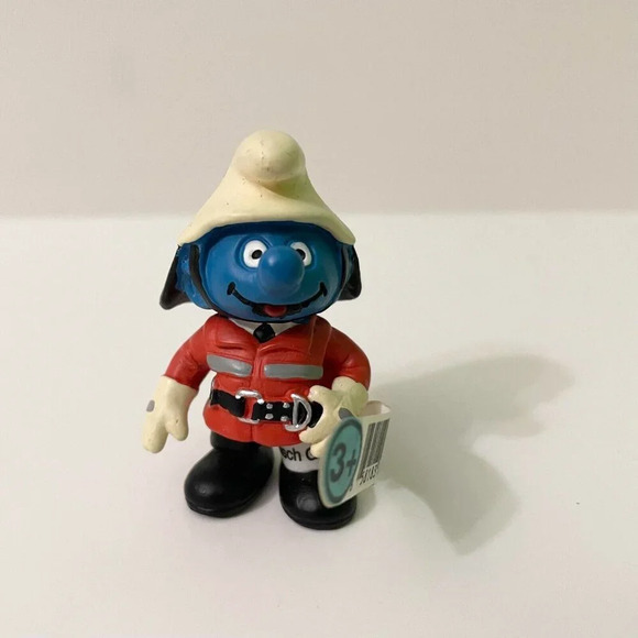 Vintage Smurfs Fireman Firefighter Figure Peyo PVC Toy Figurine - Picture 1 of 13